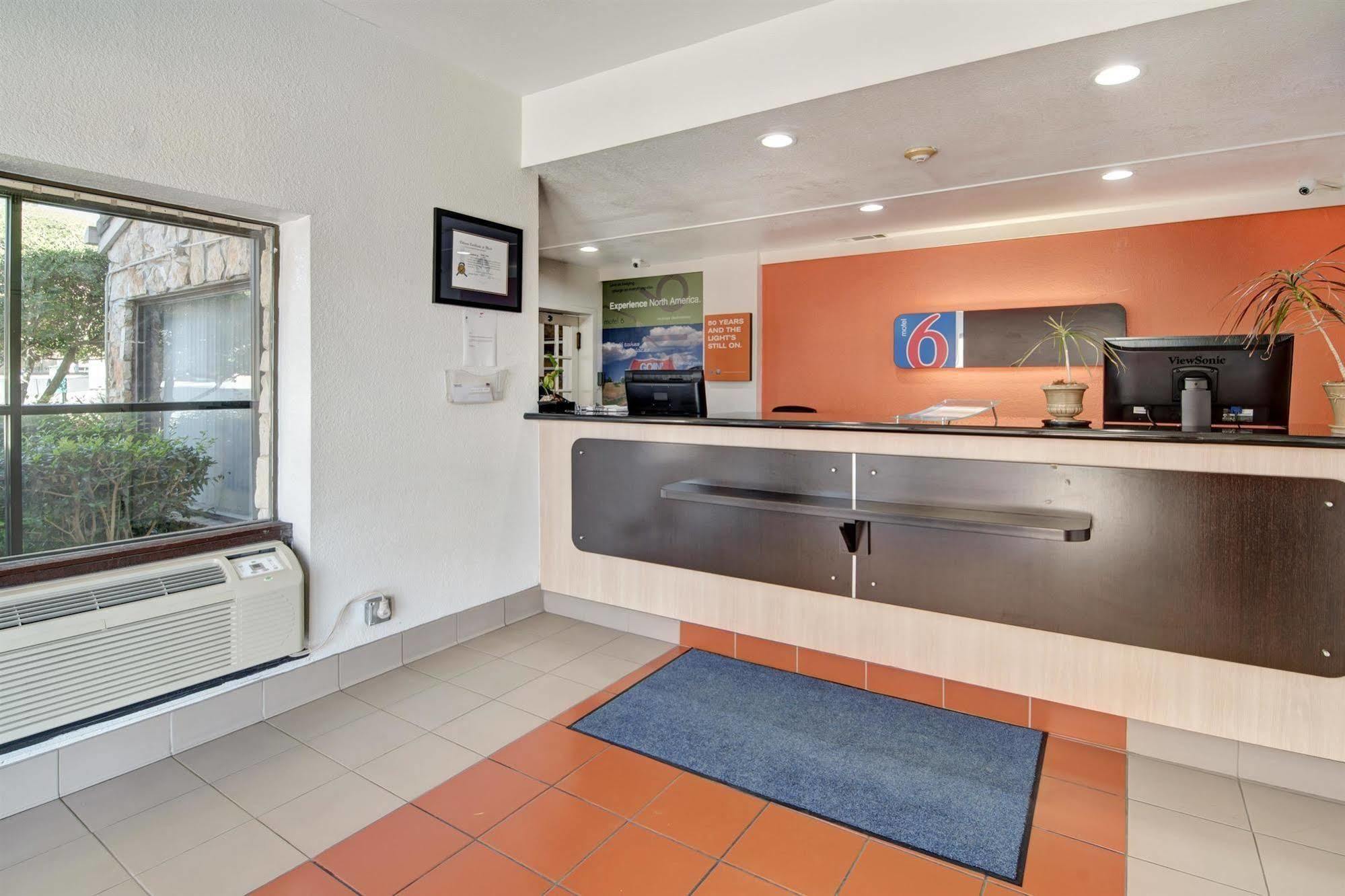 Motel 6-Dallas, Tx - Forest Lane Buitenkant foto