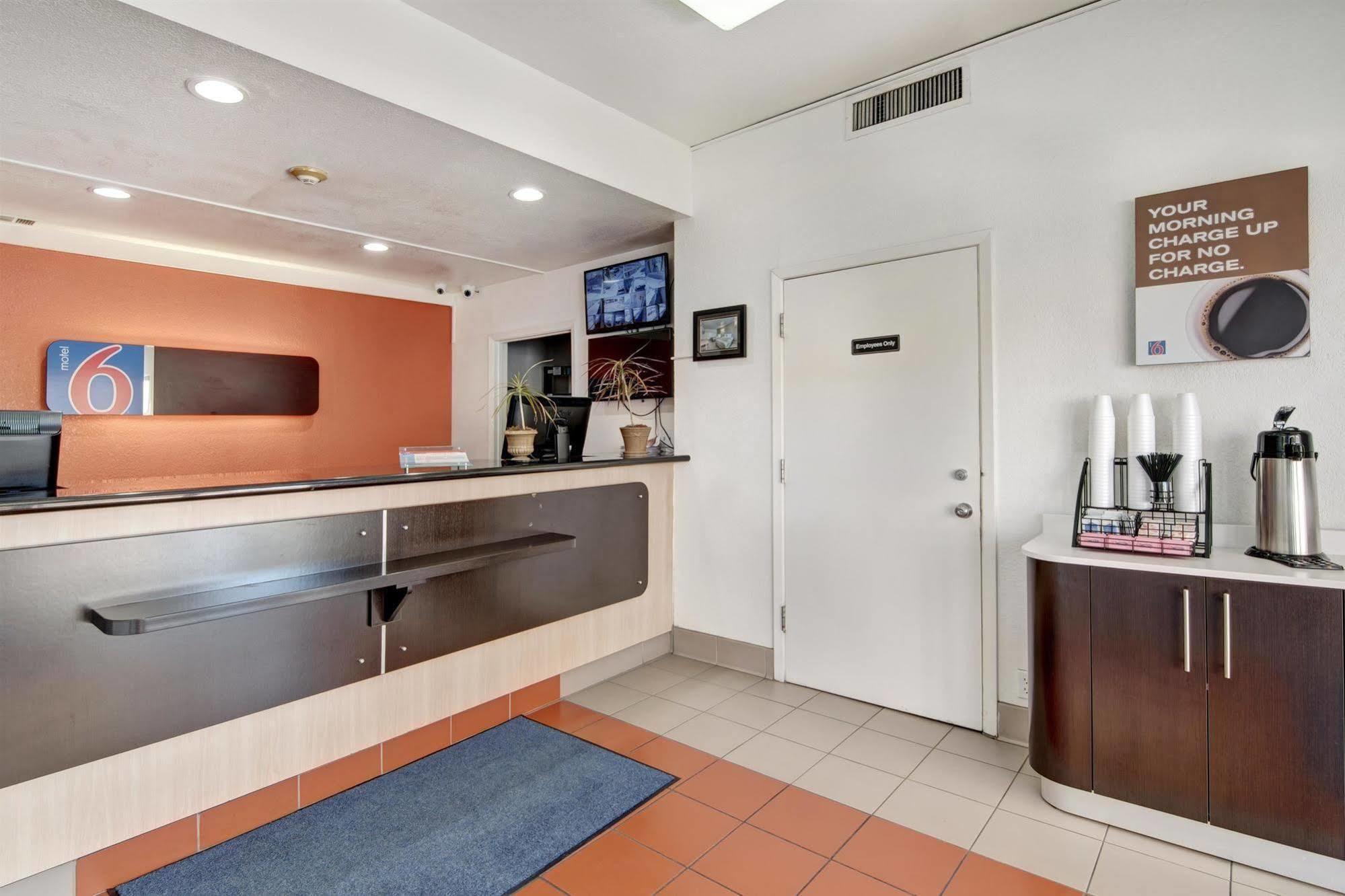 Motel 6-Dallas, Tx - Forest Lane Buitenkant foto