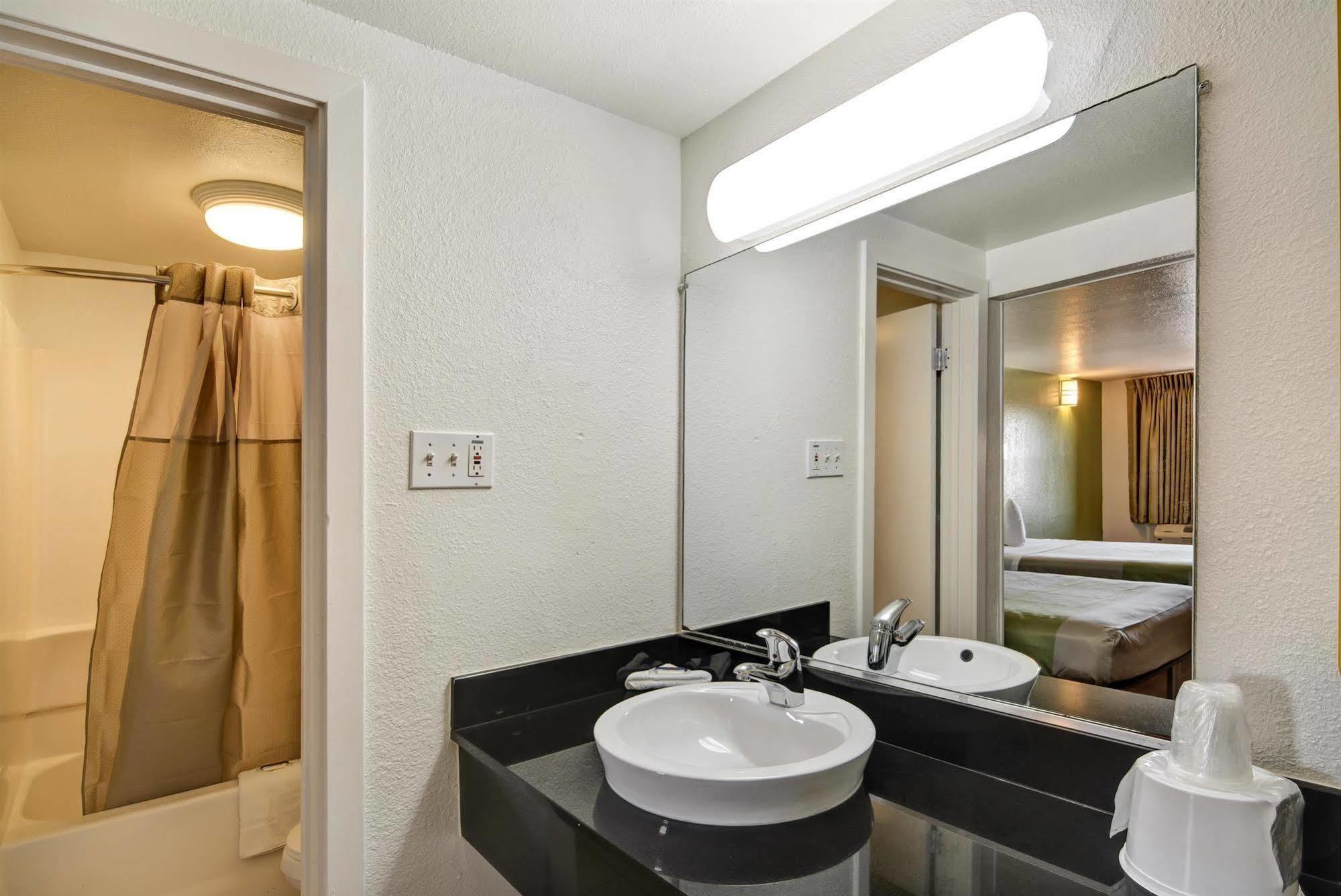 Motel 6-Dallas, Tx - Forest Lane Buitenkant foto